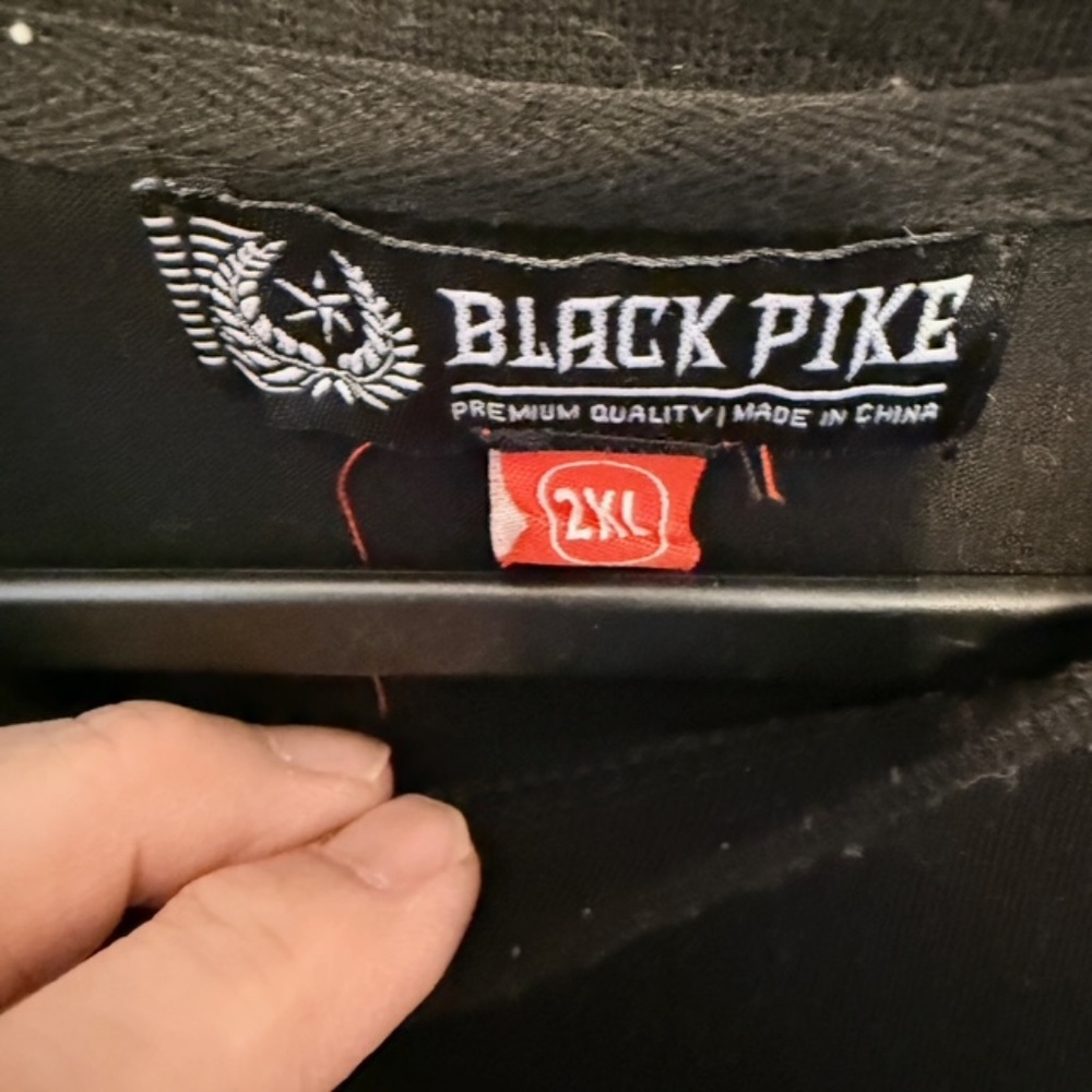 Black Pike textured teddy bear tshirt - Picture 3 of 3